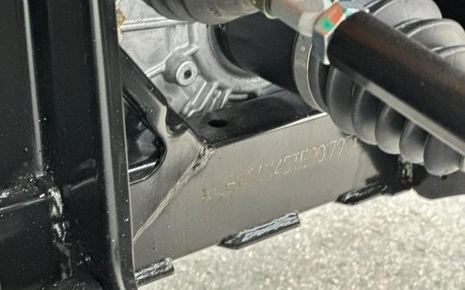 2026 Can-Am® SSV COM MAX XTP 64 1000R GY 26 XT-P 1000R