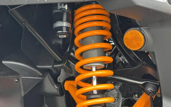 2026 Can-Am® SSV COM MAX XTP 64 1000R GY 26 XT-P 1000R