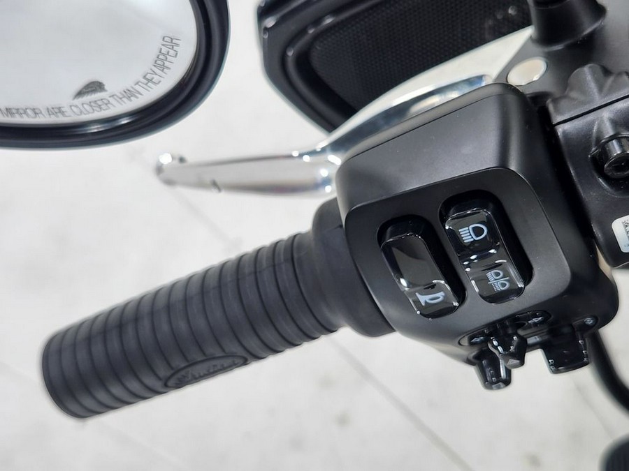 2025 Indian Motorcycle® Chieftain® PowerPlus Dark Horse w/PowerBand Audio Blue Dusk