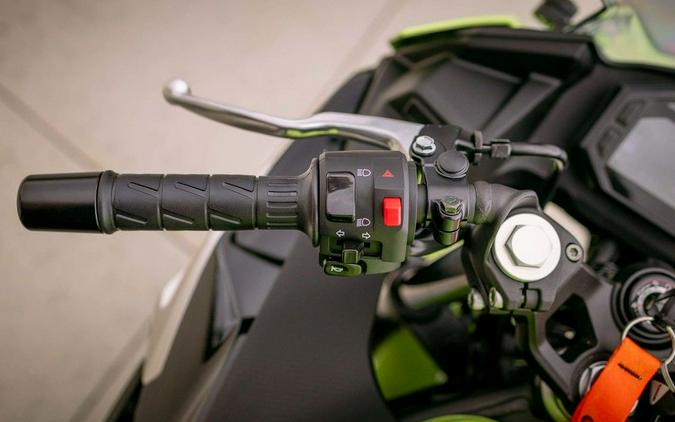 2026 Kawasaki Ninja® 500 ABS Metallic Yellowish Green/Ebony