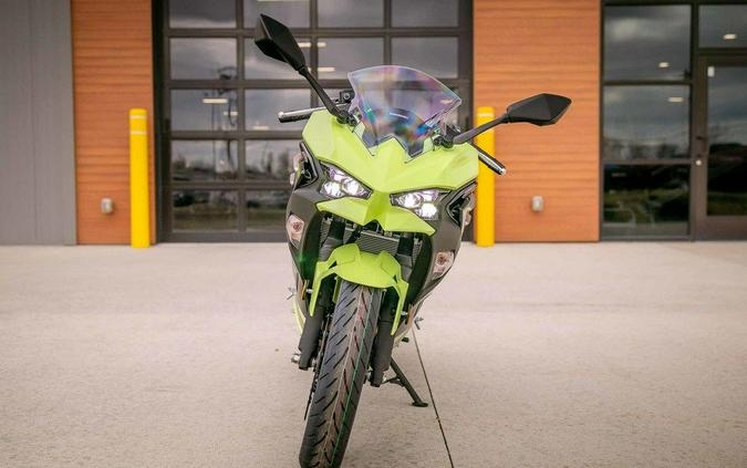 2026 Kawasaki Ninja® 500 ABS Metallic Yellowish Green/Ebony