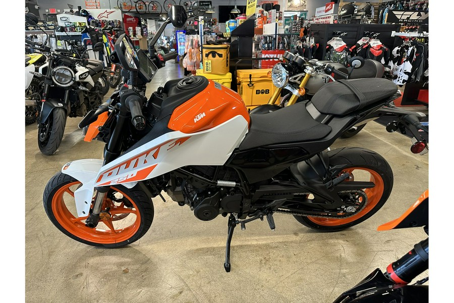 2024 KTM 250 Duke