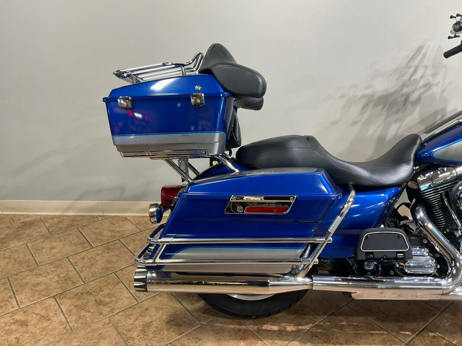 2009 Harley-Davidson®FLHTC Electra Glide® Classic Flame Blue Pearl & Pewter Pearl