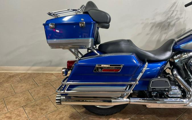 2009 Harley-Davidson Electra Glide® Classic Flame Blue Pearl & Pewter Pearl FLHTC