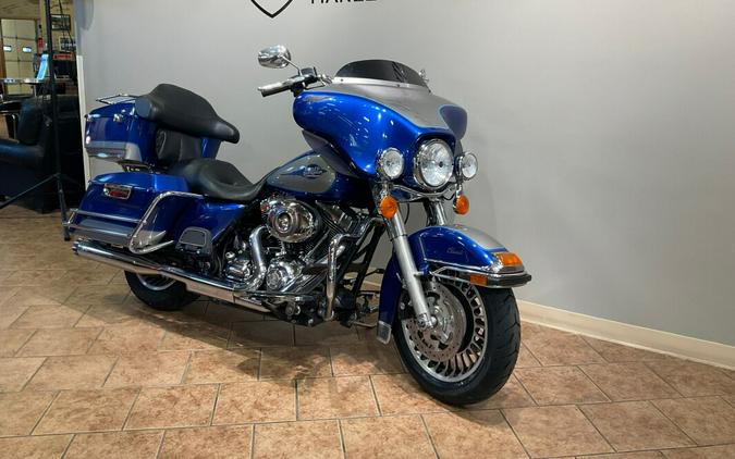 2009 Harley-Davidson®FLHTC Electra Glide® Classic Flame Blue Pearl & Pewter Pearl