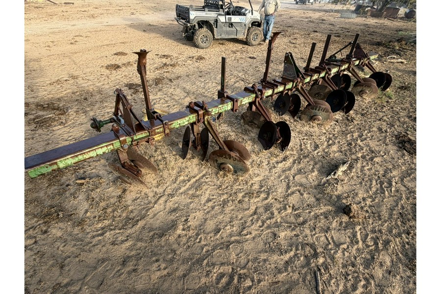 John Deere 6 Row Disc Bedder