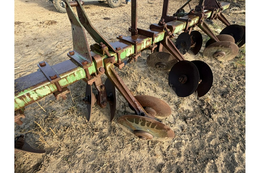 John Deere 6 Row Disc Bedder