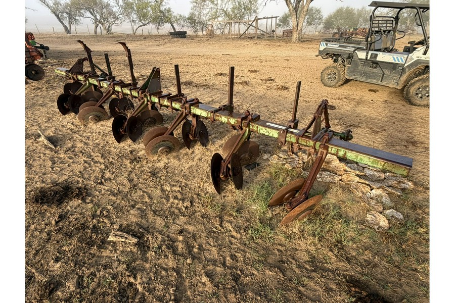 John Deere 6 Row Disc Bedder