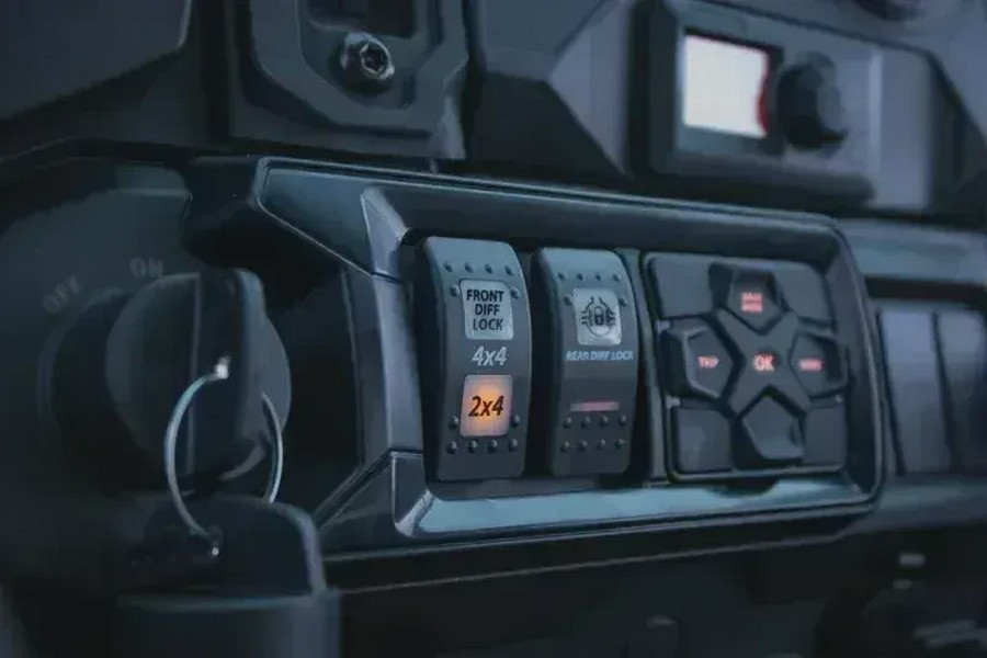 2026 CAN-AM DEFENDER PRO LIMITED CAB HD10