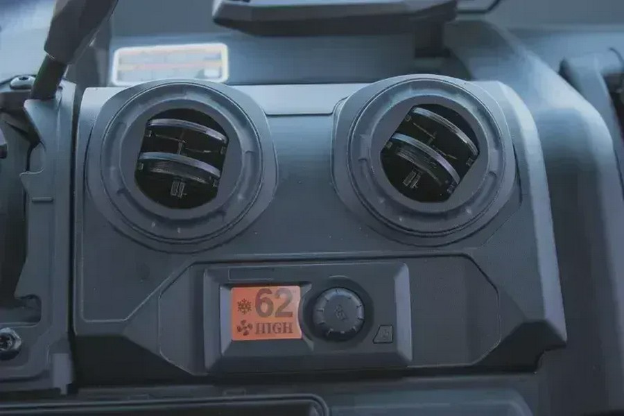 2026 CAN-AM DEFENDER PRO LIMITED CAB HD10