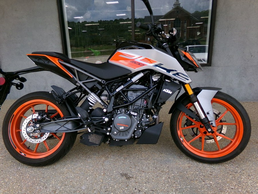 2023 KTM Duke 200