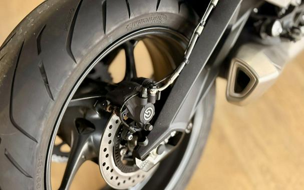 2025 Triumph Street Triple 765 R