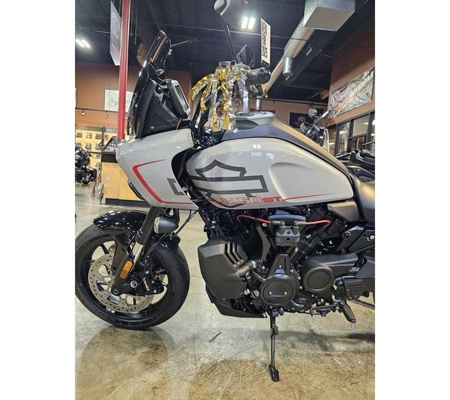 2025 Harley-Davidson® RA1250ST - Pan America® 1250 ST