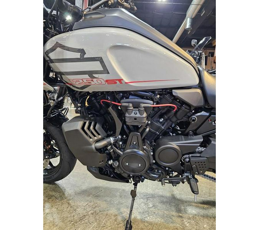 2025 Harley-Davidson® RA1250ST - Pan America® 1250 ST