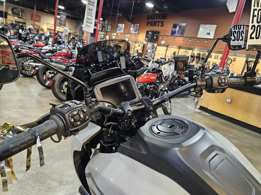 2025 Harley-Davidson® RA1250ST - Pan America® 1250 ST