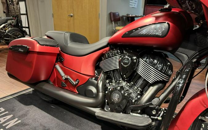 2024 Indian Motorcycle® Chieftain® Dark Horse® w/Powerband Audio Pkg Sunset Red Smoke