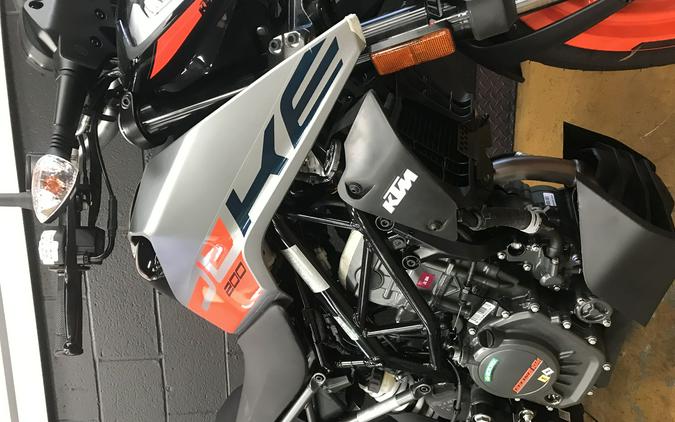 2023 KTM DUKE 200