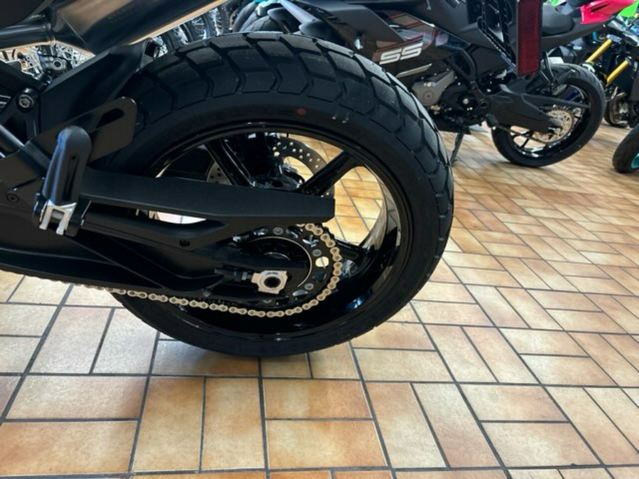 2025 Husqvarna Motorcycles SVARTPILEN 801