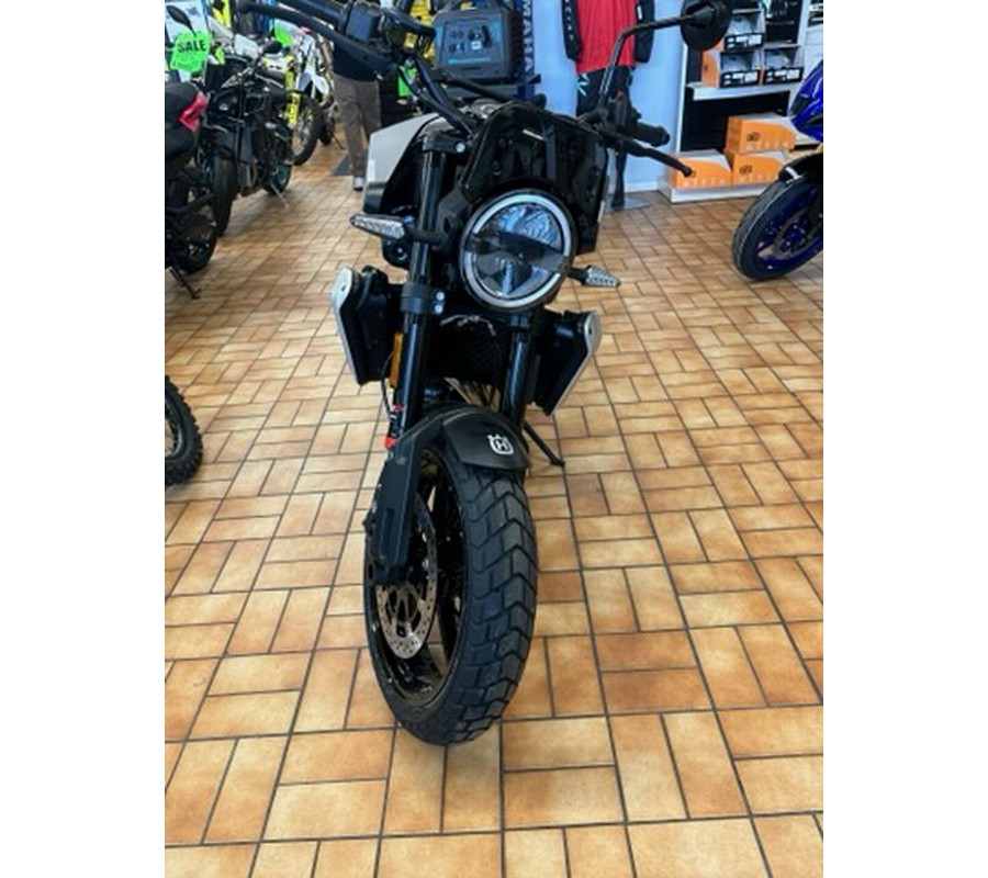 2025 Husqvarna Motorcycles SVARTPILEN 801