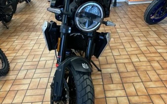 2025 Husqvarna Motorcycles SVARTPILEN 801