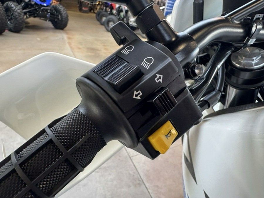 2026 Suzuki DR650SEM6