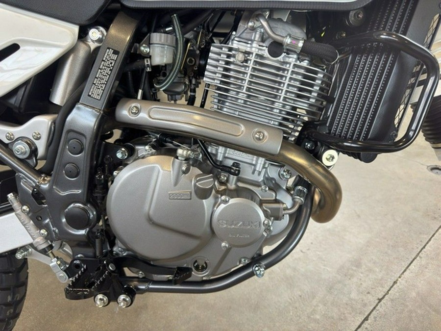 2026 Suzuki DR650SEM6