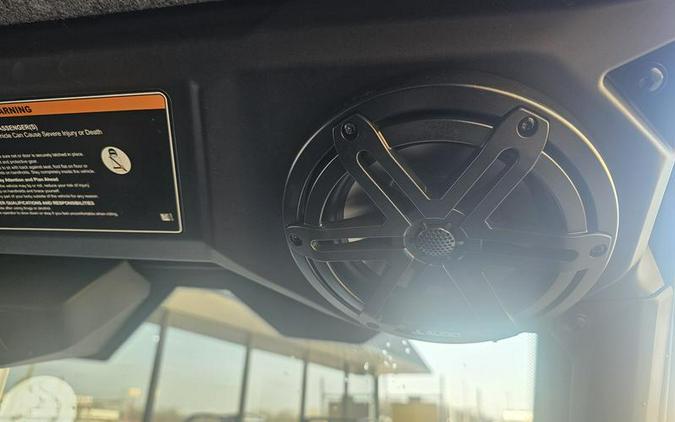 2026 Can-Am® Defender MAX Limited HD11