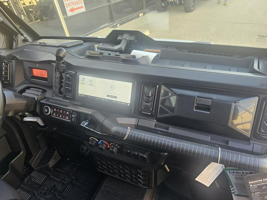 2026 Can-Am® Defender MAX Limited HD11