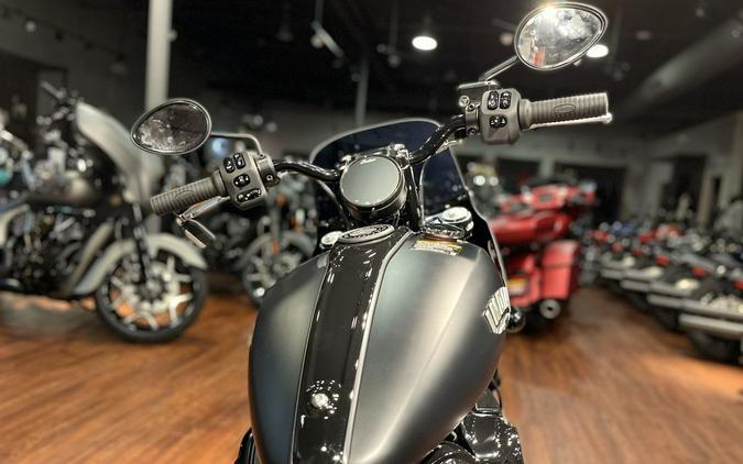 2024 Indian Motorcycle® Sport Chief Black Smoke