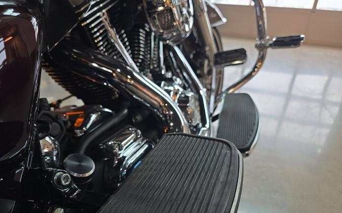 2015 Harley-Davidson® Electra Glide® Ultra Classic® Low FLHTCUL