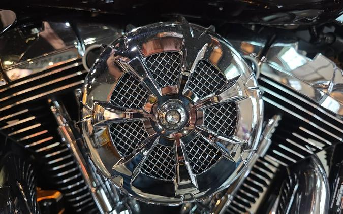 2015 Harley-Davidson® Electra Glide® Ultra Classic® Low FLHTCUL