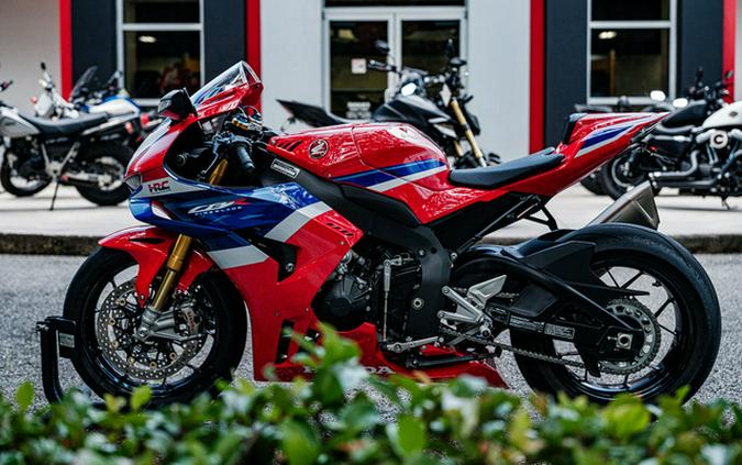 2025 Honda CBR1000RR-R Fireblade SP