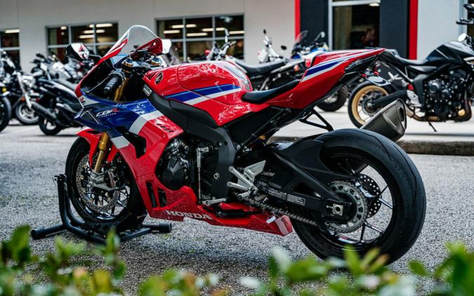2025 Honda CBR1000RR-R Fireblade SP