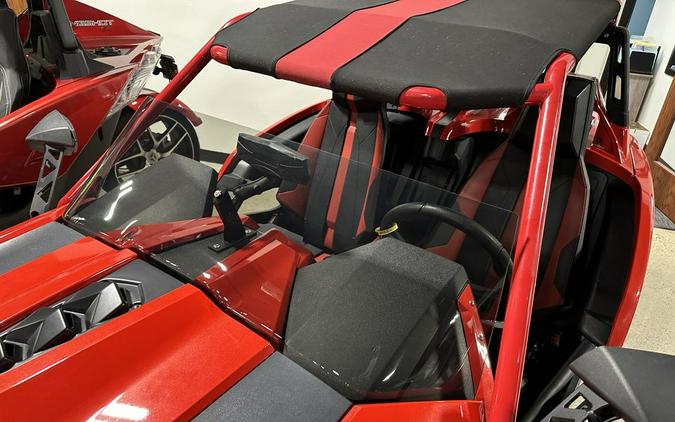 2016 Polaris Slingshot® Reverse Trike SL Red Pearl