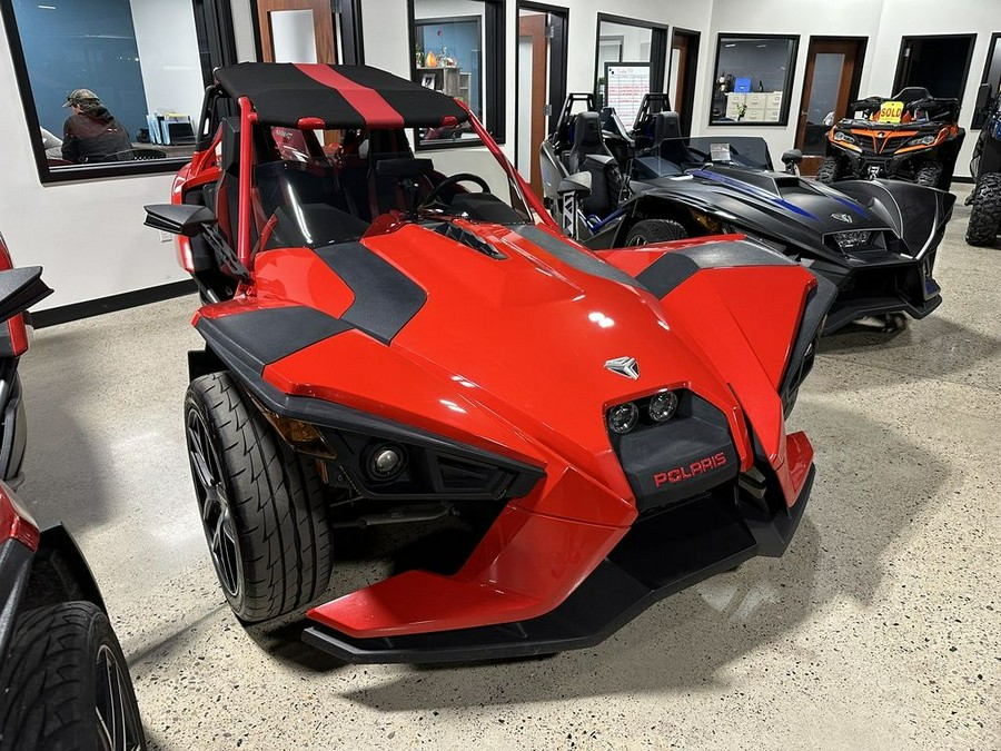 2016 Polaris Slingshot® Reverse Trike SL Red Pearl