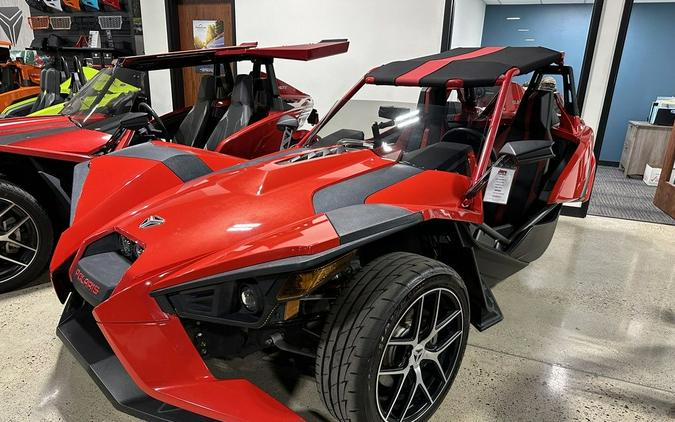 2016 Polaris Slingshot® Reverse Trike SL Red Pearl