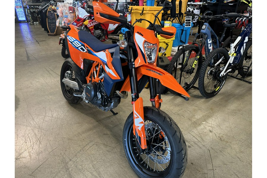 2024 KTM 690 SMC R