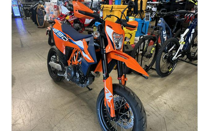 2024 KTM 690 SMC R