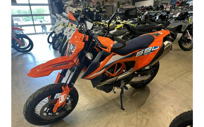 2024 KTM 690 SMC R