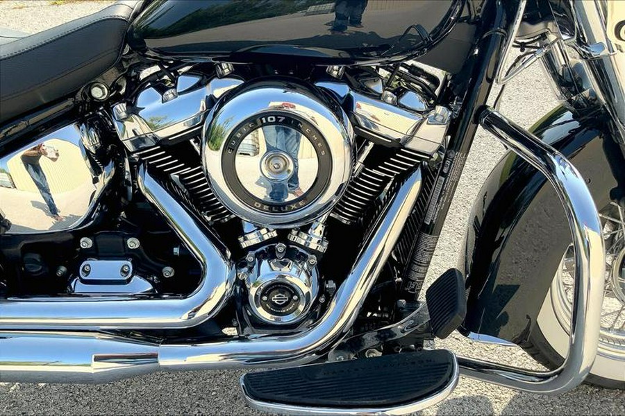 2009 Harley-Davidson® FLSTC - Heritage Softail®