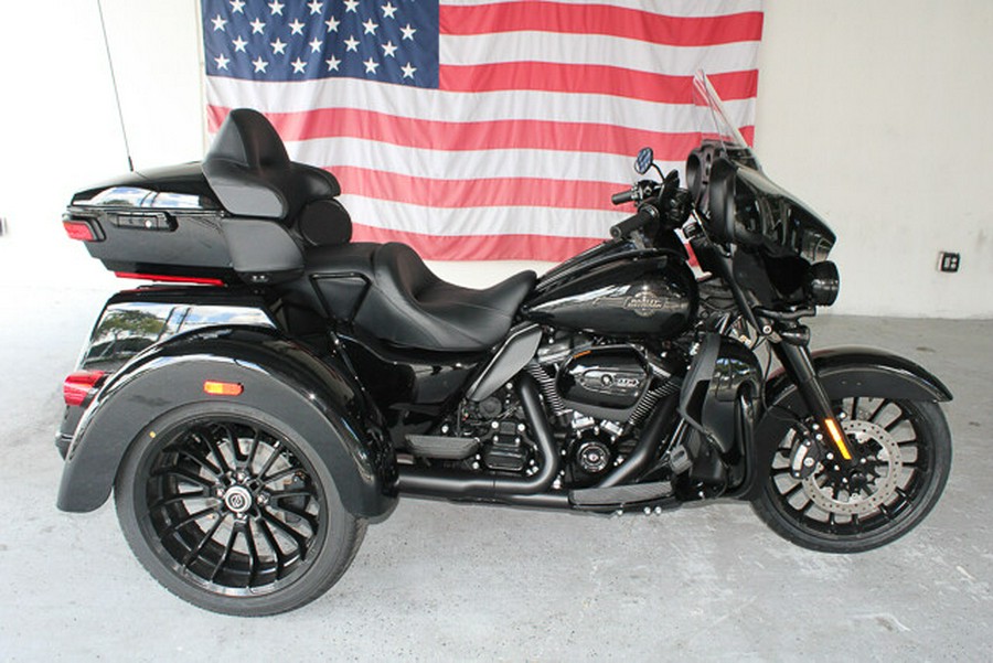 New 2025 Harley-Davidson Tri Glide Ultra FLHTCUTG Trike For Sale In Miami, Florida