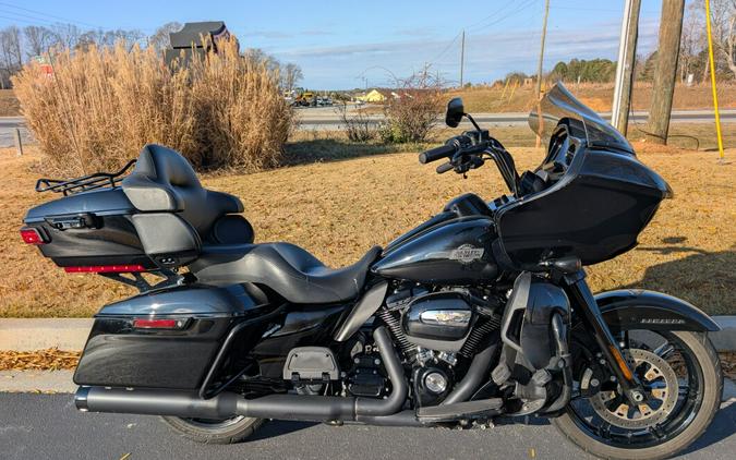 2023 Harley-Davidson® Road Glide® Limited Vivid Black - Black Finish