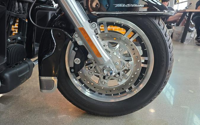 2022 Harley-Davidson® Tri Glide® Ultra FLHTCUTG