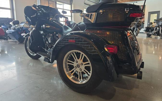 2022 Harley-Davidson® Tri Glide® Ultra FLHTCUTG