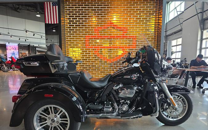 2022 Harley-Davidson® Tri Glide® Ultra FLHTCUTG