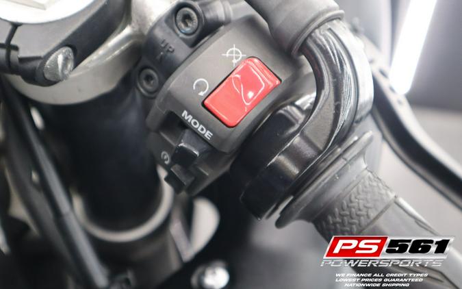 2014 Yamaha Motor Corp., USA YZF-R1
