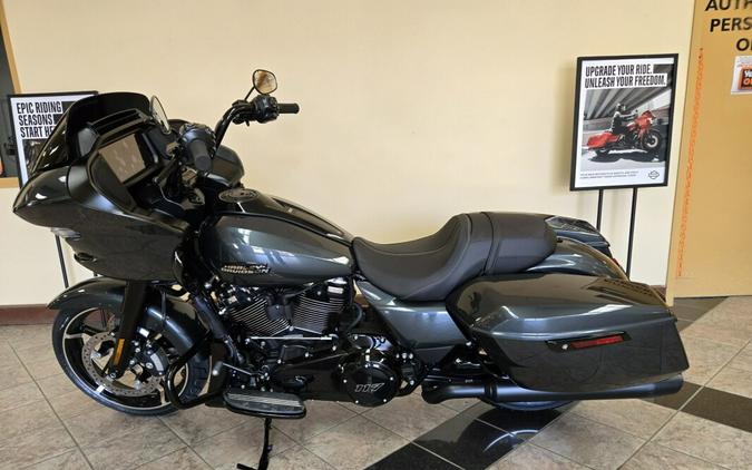 2025 Harley-Davidson Road Glide® Iron Horse Metallic - Black Finish
