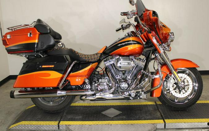 2013 Harley-Davidson® FLHTCUSE8 - CVO™ Ultra Classic® Electra Glide®