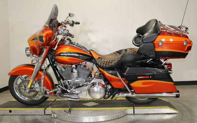 2013 Harley-Davidson® FLHTCUSE8 - CVO™ Ultra Classic® Electra Glide®