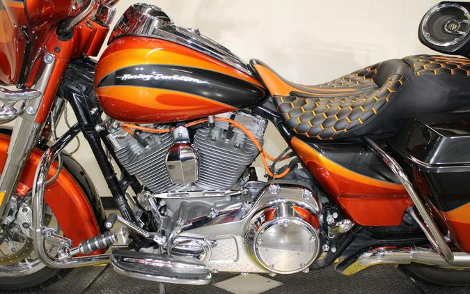 2013 Harley-Davidson® FLHTCUSE8 - CVO™ Ultra Classic® Electra Glide®